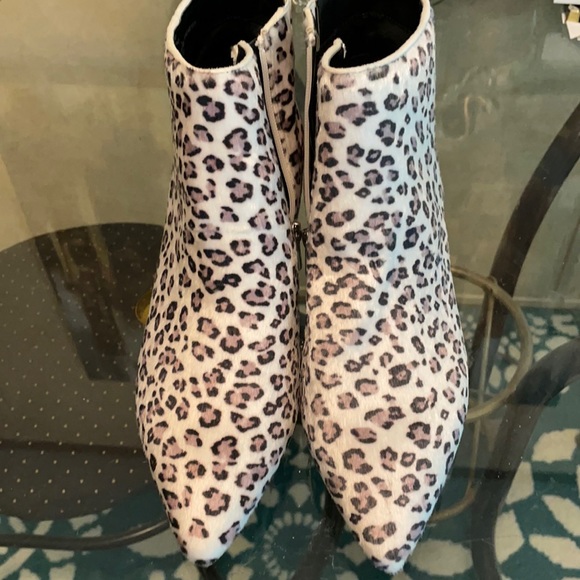 comfortview Shoes - Snow leopard ankle boots